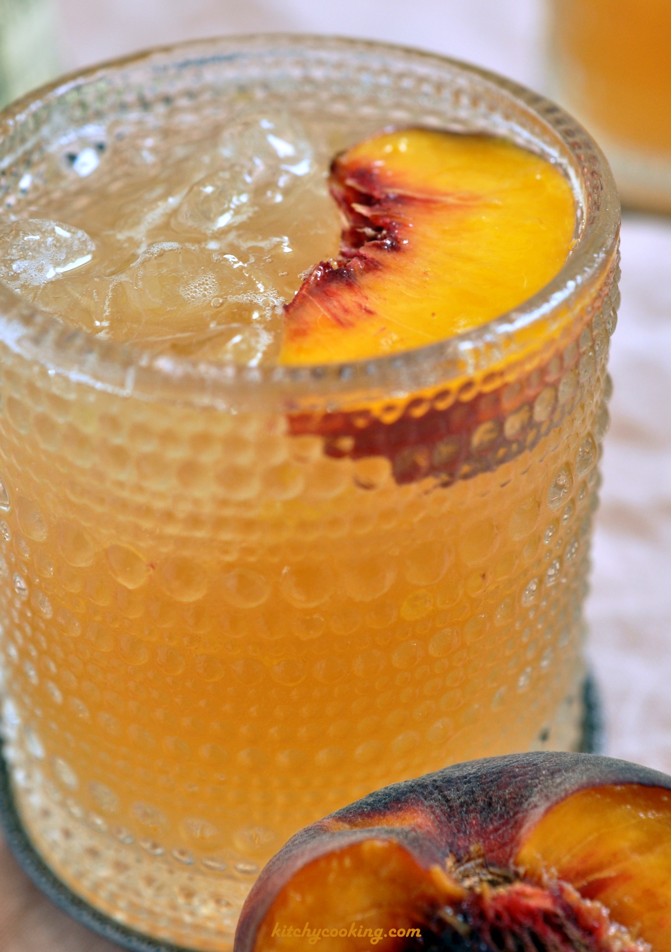 Peach Sun Tea: The Perfect Summer Sip!