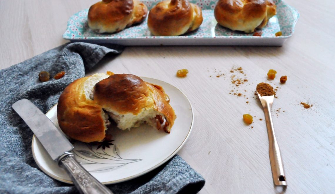 Sweet Challah Rolls with Apple Raisin Filling